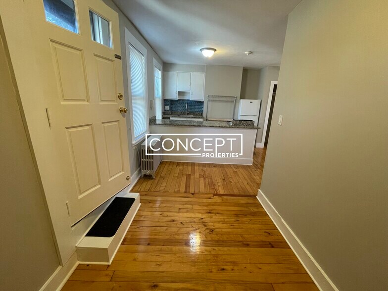 Building Photo - 39 Beacon St