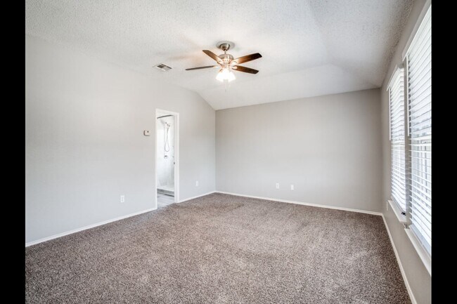 Building Photo - 624 Canyon Pl