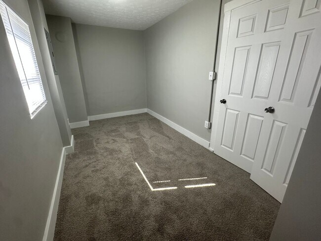 Building Photo - 3 Bedroom / 2 Bath near park