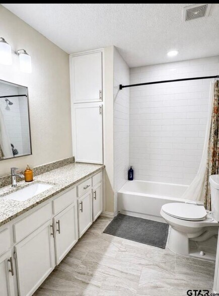 Building Photo - 22733 Creekwood Dr