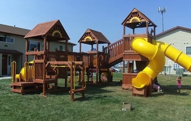 Building Photo - 303 Parker Dr