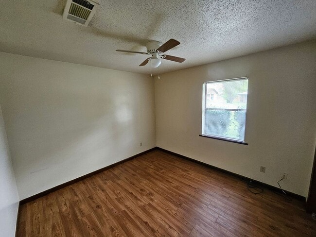 Building Photo - 130 Raymond Dr