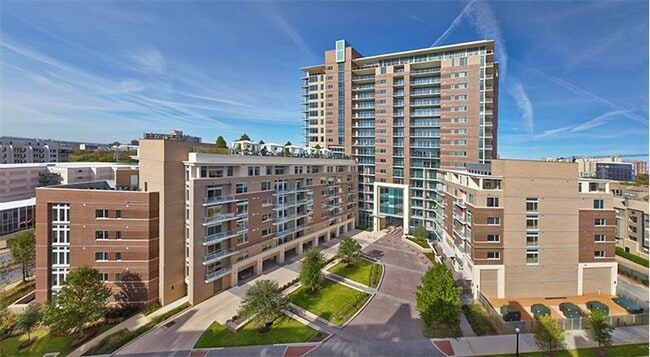 Building Photo - 2727 Cedar Springs Rd