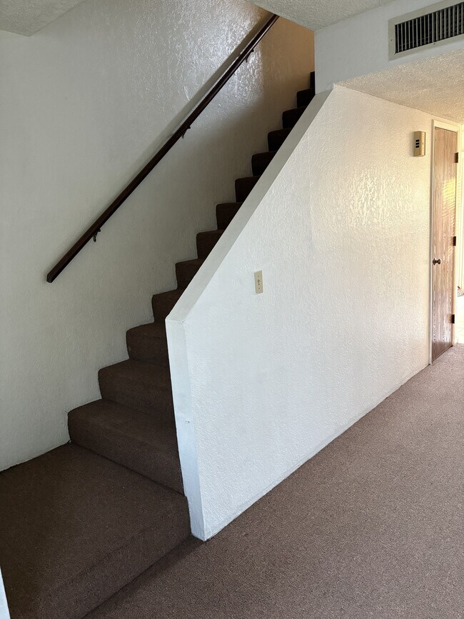 Building Photo - 433 Avenida Garza