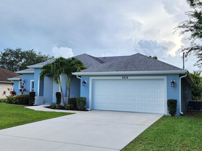 Building Photo - 5834 NW Coosa Dr