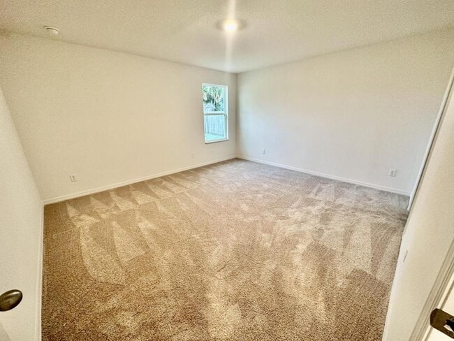 Building Photo - 29 Pineland Ln