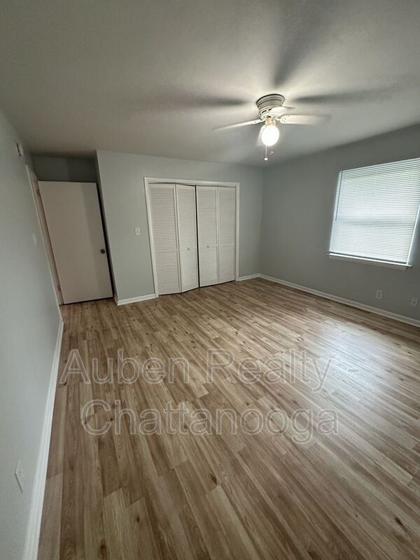Building Photo - 229 Clift View Drive