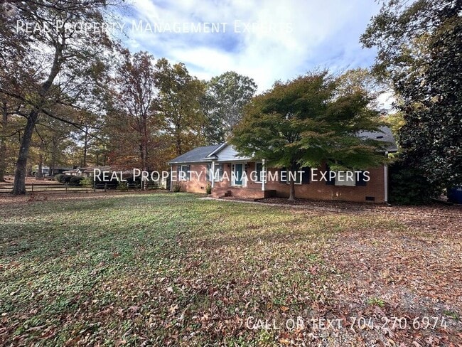 Building Photo - 4237 Rocky River Rd