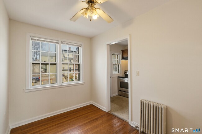 Building Photo - 957 William St