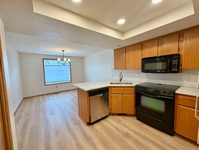 Building Photo - INQUIRE WITH IN FOR ANY MOVEIN SPECIALS Cute Ranch, Location Location in Prairie School district