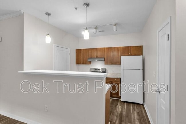 Building Photo - 100 Bucksley Ln