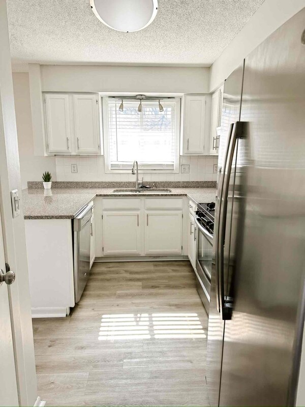 Building Photo - 10307 Englewood Dr