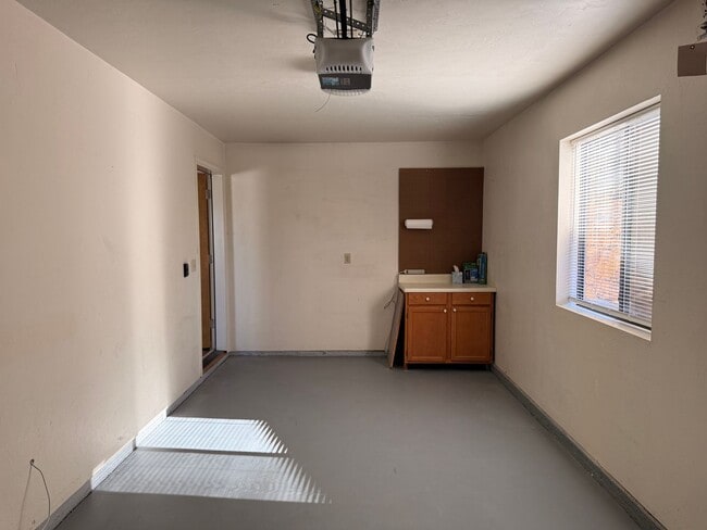 Building Photo - 2165 Elkhorn Dr