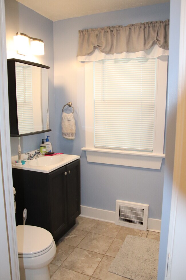 Building Photo - 2034 Warren Rd