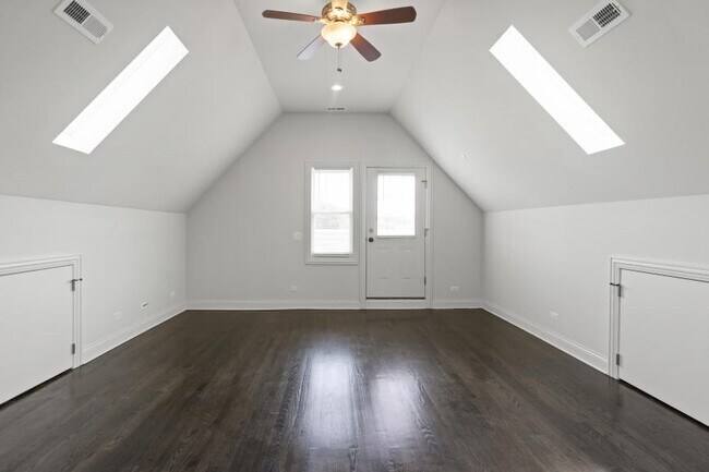Primary Photo - 2 bedroom in Chicago IL 60618