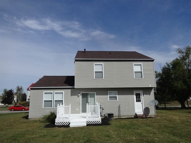 Building Photo - 15 E Woodfield