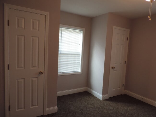 Building Photo - Cute Little Home