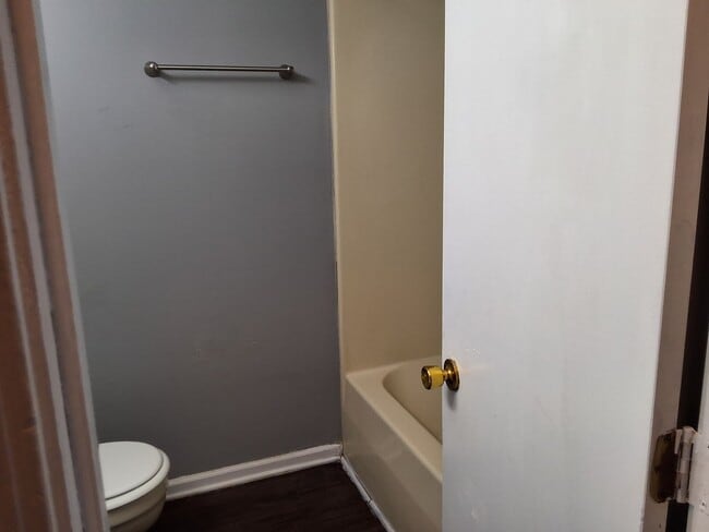 Building Photo - 1221 Clear Ridge Ln