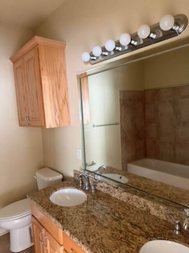 Building Photo - 1211 Cheryl St