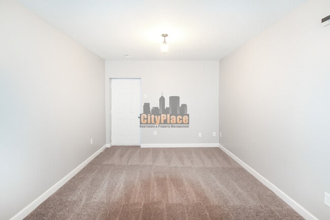 Building Photo - 2633 S Randolph St