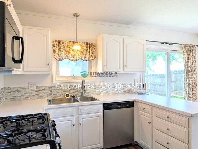 Building Photo - 940 17th St NE