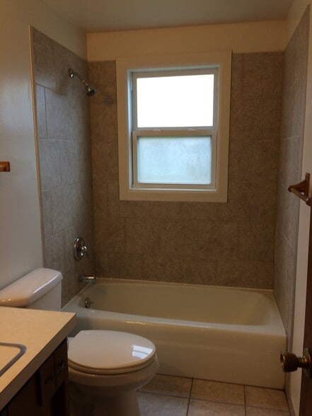 Building Photo - 1347 Hastings St