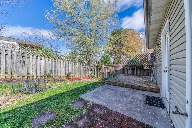 Building Photo - 1327 Lucy Way