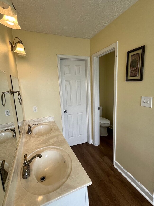 Building Photo - Very nice 4 bed/2 bath home in Raeford