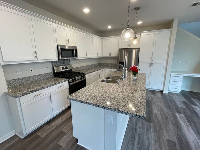 Building Photo - 35795 Landon Ln