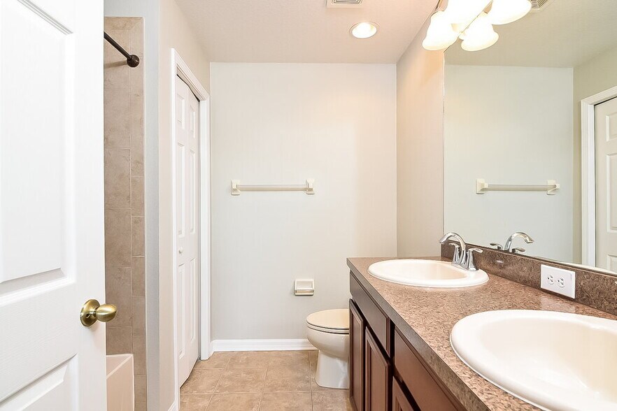 Building Photo - 10307 Granada Green Ct