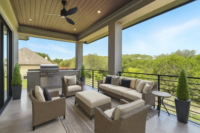 Building Photo - 512 Cowal Dr S