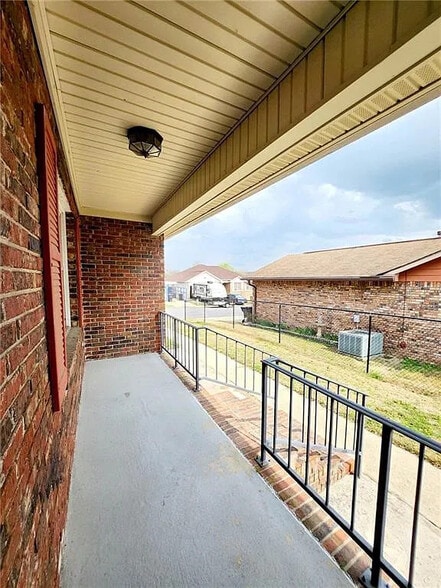 Building Photo - 3808 Overlook Dr