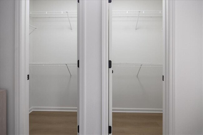 Building Photo - 4033 Ravenwood Ct