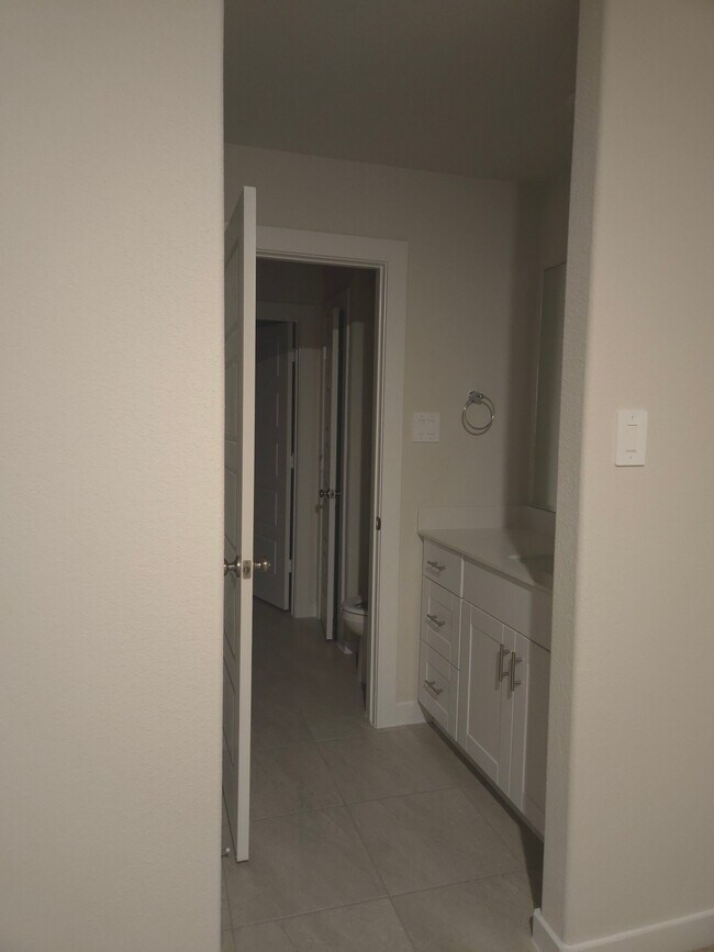 Building Photo - 2502 Serrano Plns Trl