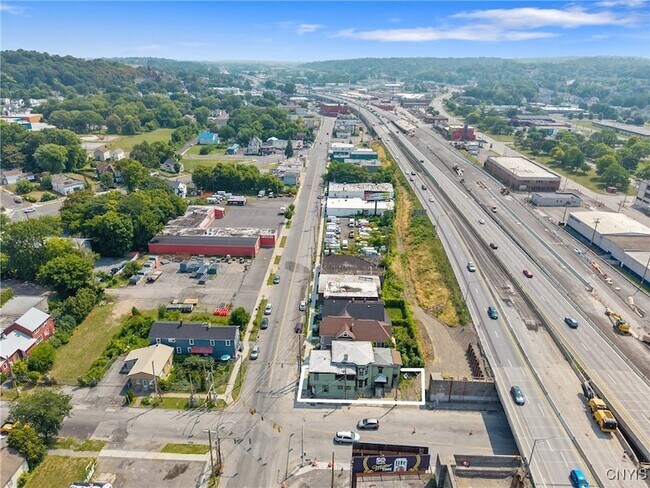 Building Photo - 600 Burnet Ave
