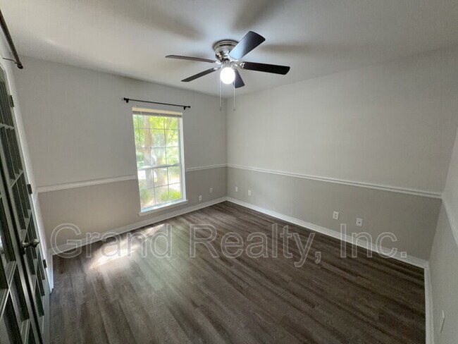 Building Photo - 6464 Outer Dr