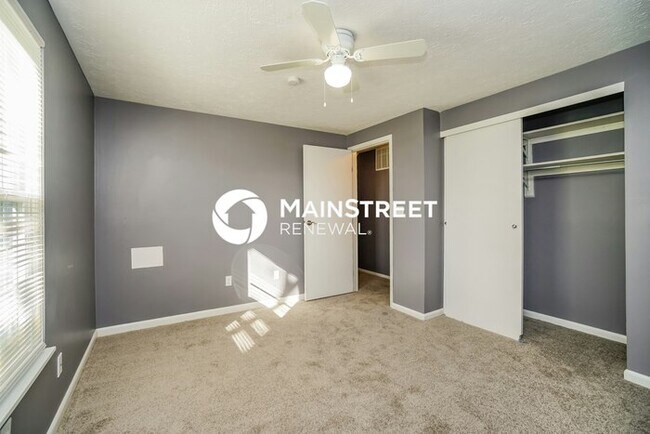 Building Photo - 3 Bedroom Pet-Friendly Home in COLUMBUS, OH with Main Street Renewal