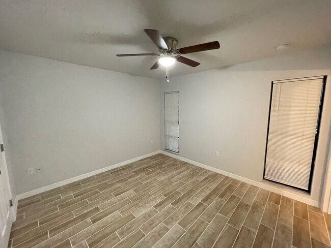 Building Photo - Beautiful Single Family Home! $2395/1085ft2-South Sarasota, 3-Bed/2-Bath, Fully Renovated: Annual...