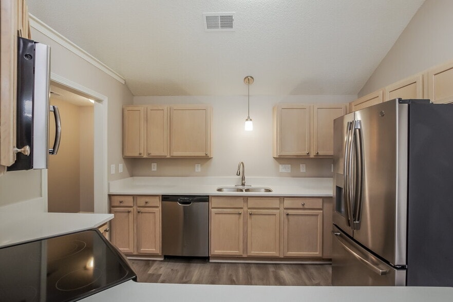 Building Photo - 7229 Kavan Hunter Dr