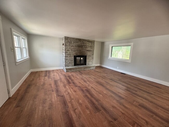 Building Photo - Village of W Carthage 4 Bedroom / 1.5 Bath...