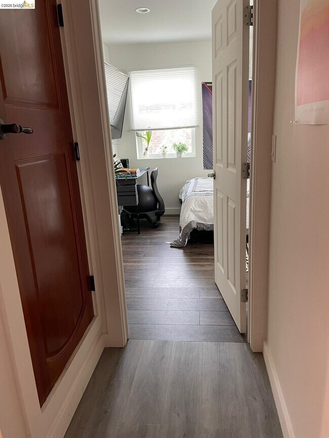 Building Photo - 2624 Regent St