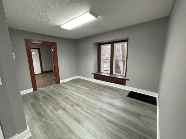 Building Photo - 879 Chester Ave