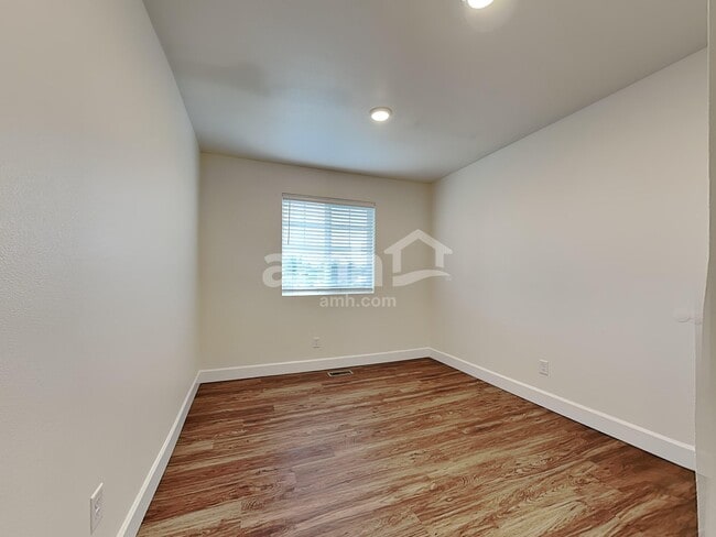 Building Photo - 19211 15th Ave Ct E