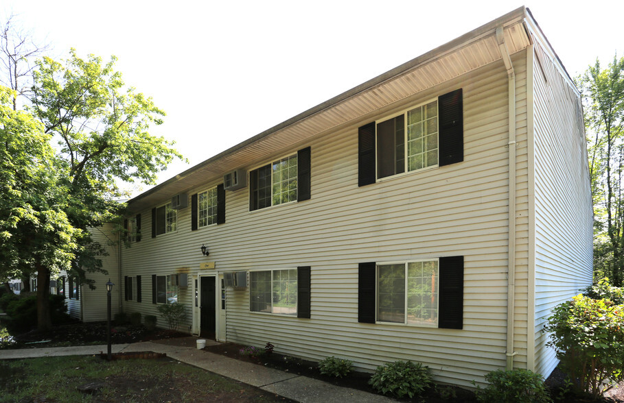 Primary Photo - White Oak Square Apartments