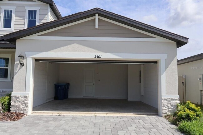 Building Photo - 5501 Clove Row