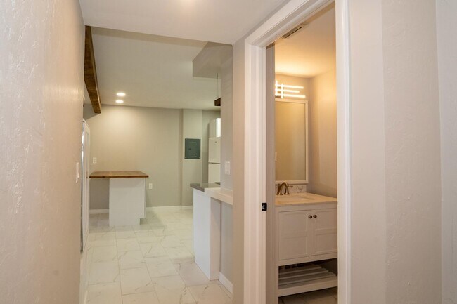 Building Photo - 5455 Pelican Way
