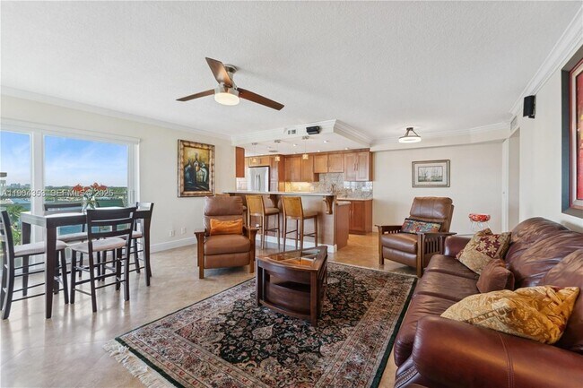 Building Photo - 1160 Hillsboro Mile Unit 901