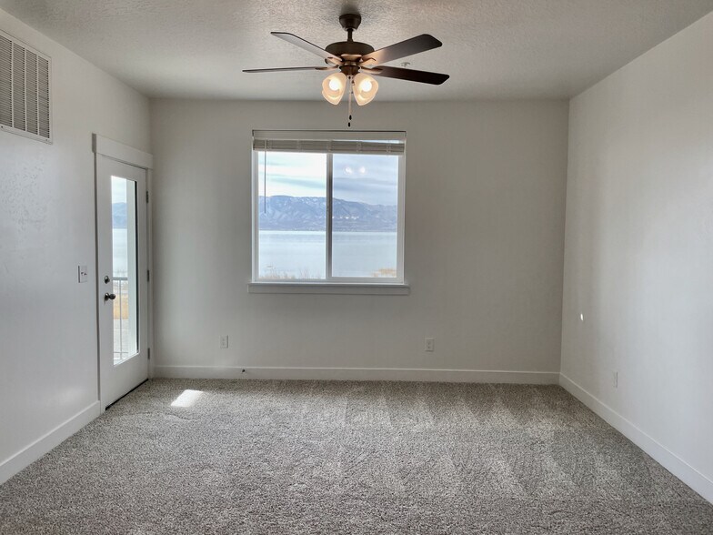 Building Photo - 641 N 380 W