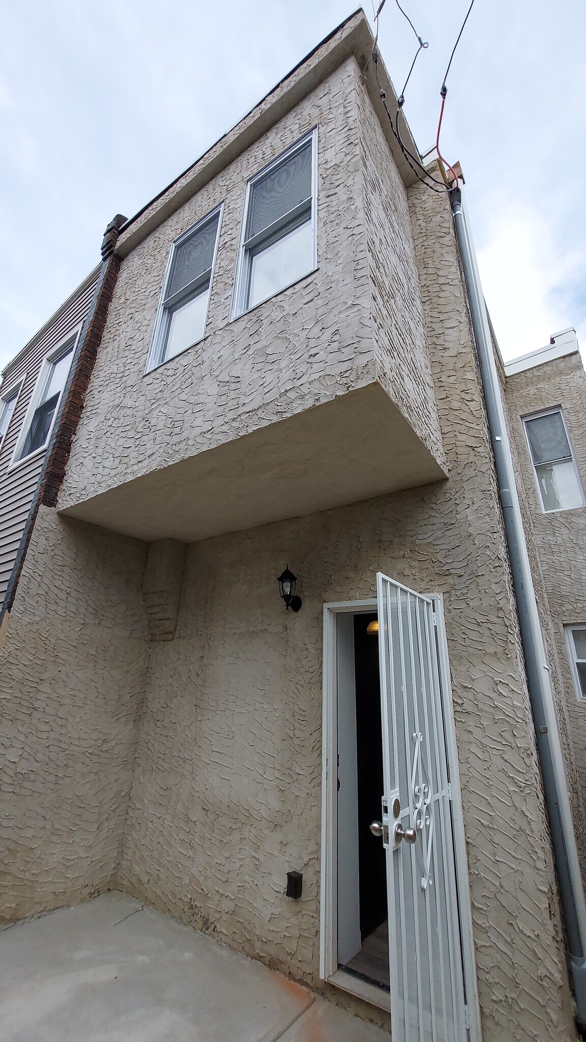 Building Photo - 1510 W Hazzard St