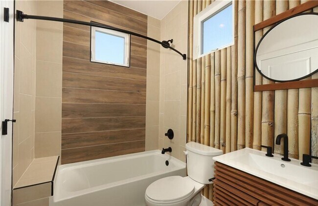 Building Photo - Sanit(4537)